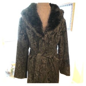 Dress coat w/faux fur collar